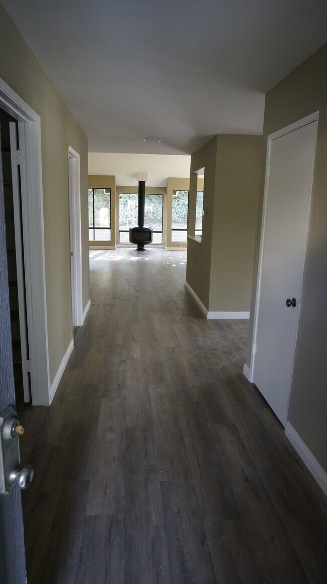 Entry - 16268 Glencove Dr