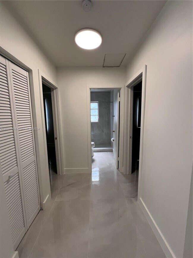 Foto del edificio - 5767 SW 9th Terrace