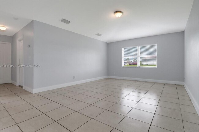 Foto del edificio - 2401 Xelda Ave N