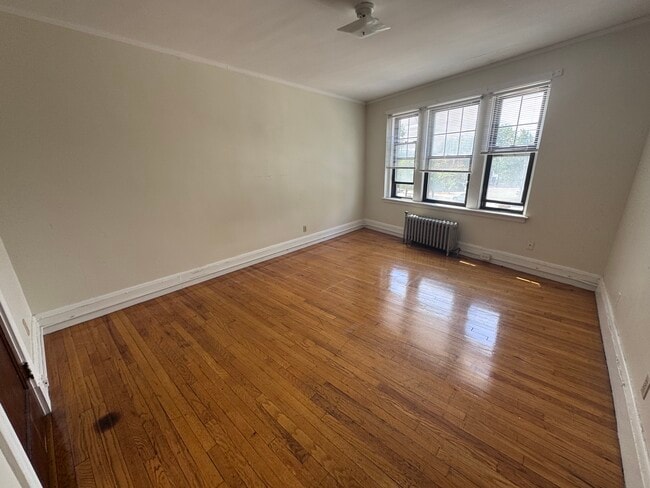 Building Photo - 349A Pleasant St