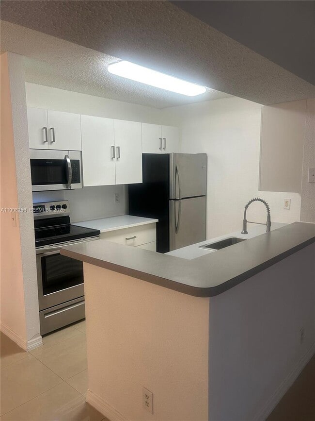 Foto del edificio - 3995 W McNab Rd