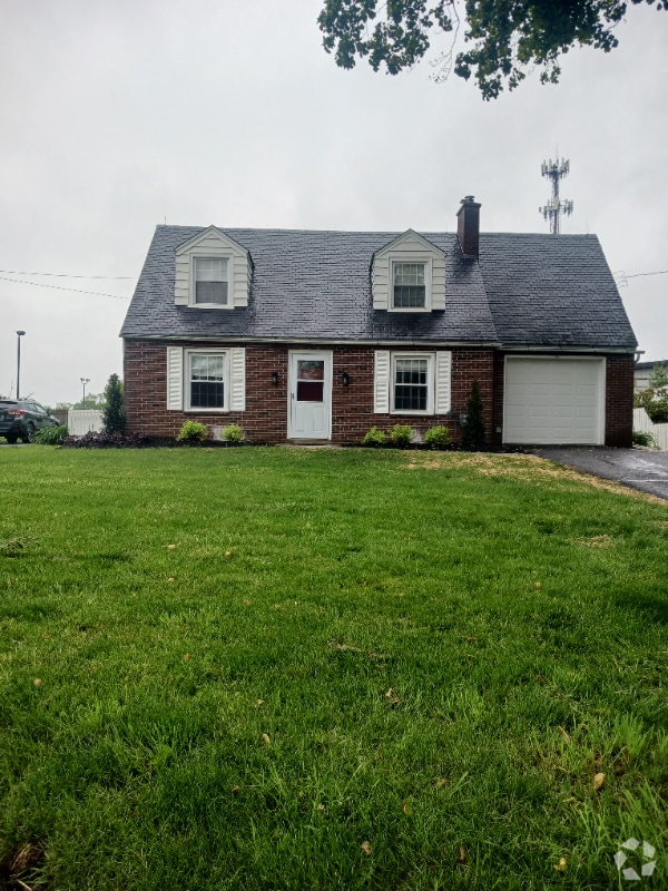 Building Photo - 852 Eden Rd