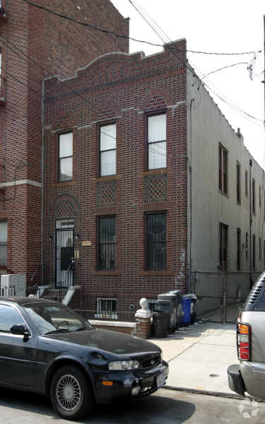 Primary Photo - 486 Herzl St