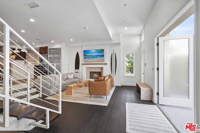 Building Photo - 9842 Portola Dr