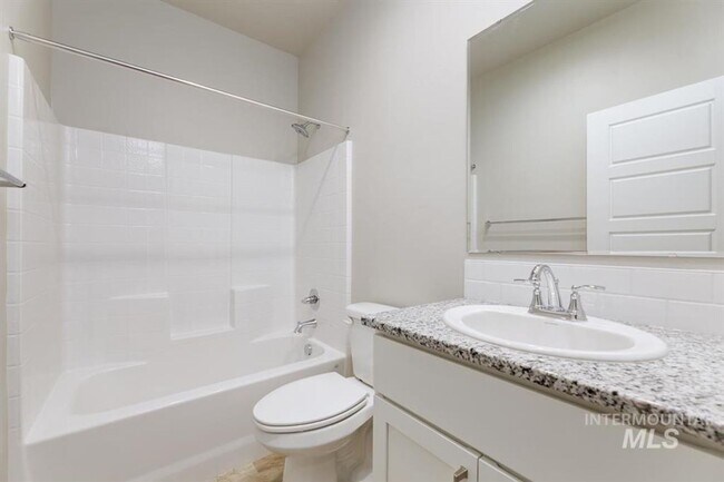 Foto del edificio - Modern Northwest Meridian Home