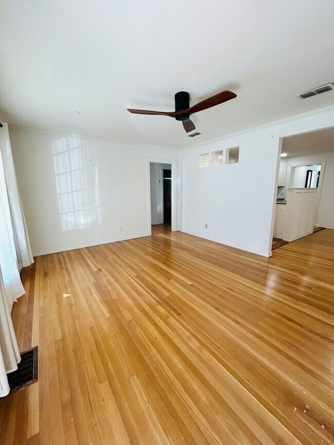 Foto del edificio - 2732 6th Ave