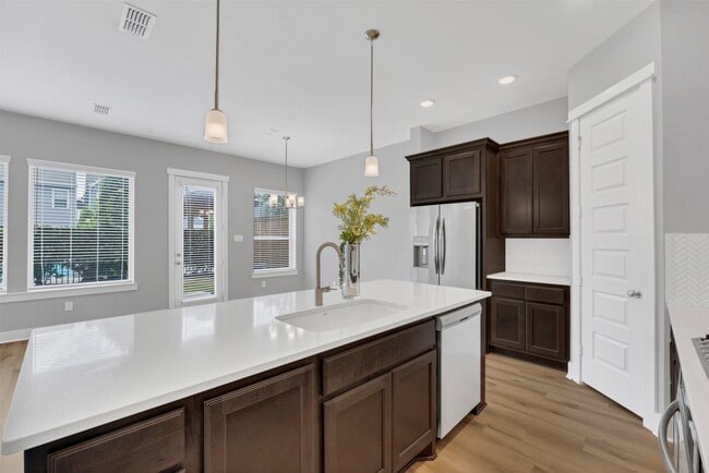Building Photo - 10919 Brambling Wood Dr