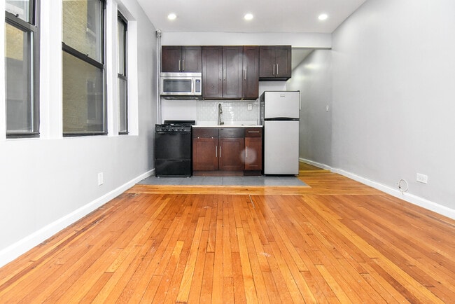 Building Photo - 515 W 156th St