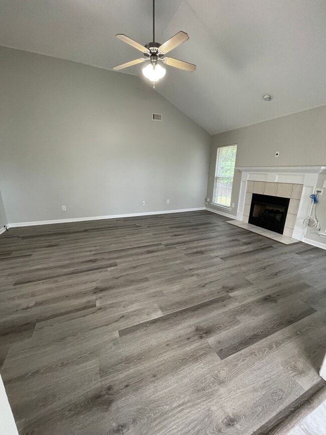 Building Photo - 2068 Lake Forest Dr