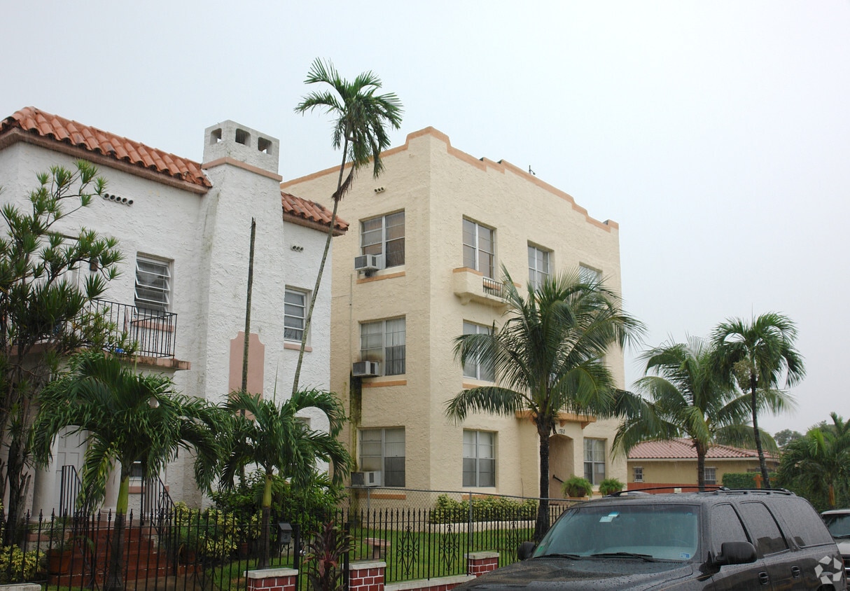 Building Photo - 1760 SW 13th St