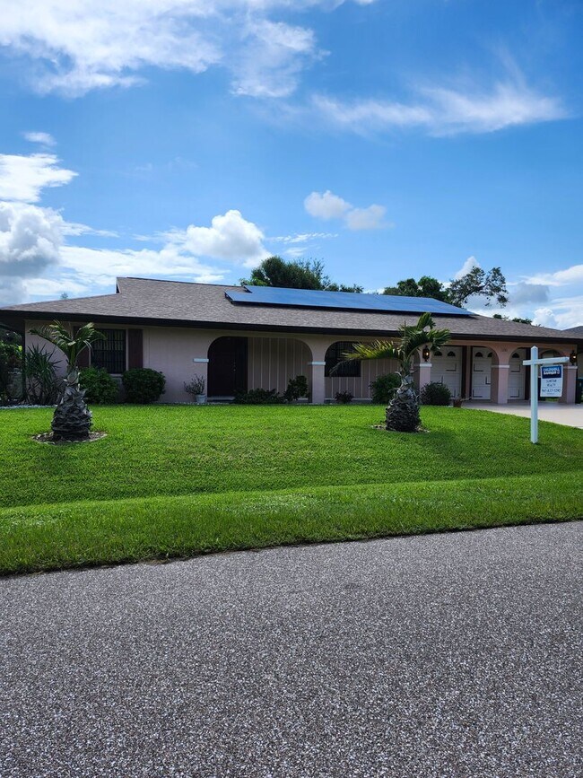 Foto del edificio - VERY NICE PORT CHARLOTTE HOME FOR ANNUAL RENT!