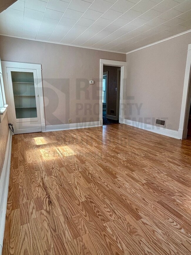 Building Photo - Charming 1 Bedroom + Den with Private Entrance & Vintage Character