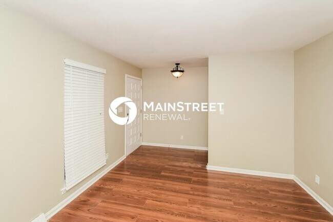 Foto del edificio - 3 Bedroom Pet-Friendly Home in Center Poin...