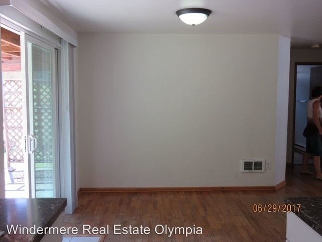 Building Photo - 3010 Saint James Ct NW