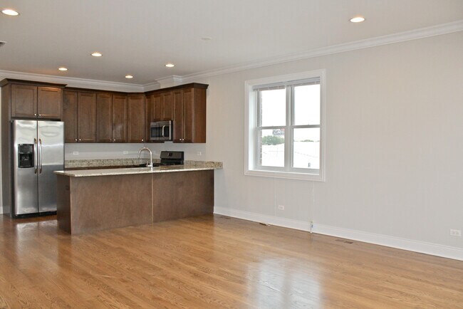 Building Photo - 5512 W Higgins Ave