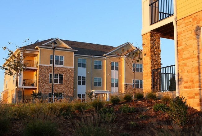 Foto del edificio - The Apartments at Goose Creek