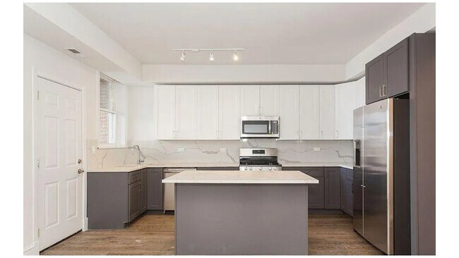 Foto del edificio - 2537 N California Ave