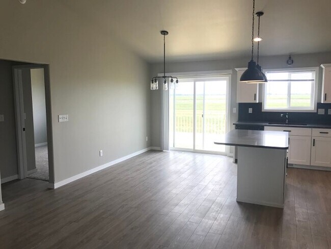 Foto del edificio - 4 Bed 2 Bath Single Family Home