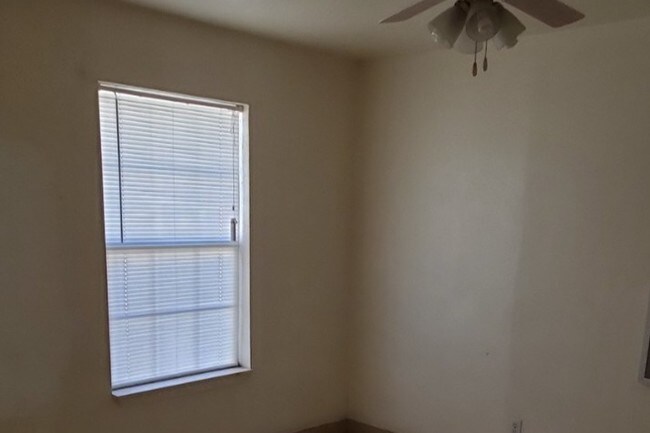 Foto del edificio - 818 E 7th St