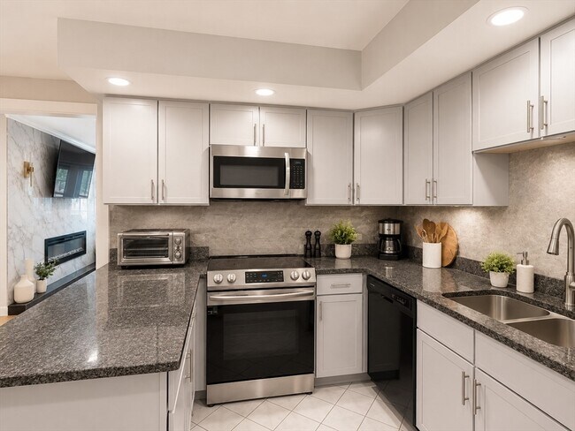Foto del edificio - 17 Hammond Pond Pkwy