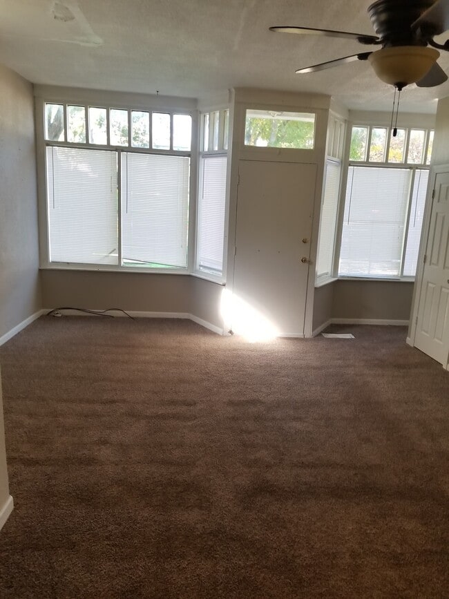Building Photo - 2 BR/1 Bath home