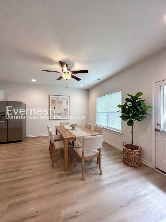 Foto del edificio - 725 N McFarland St