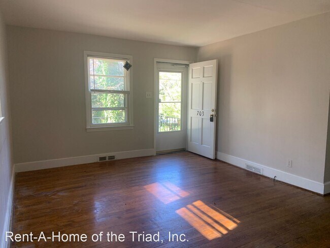 Building Photo - 3 br, 1 bath House - 703 Cliffside Terrace