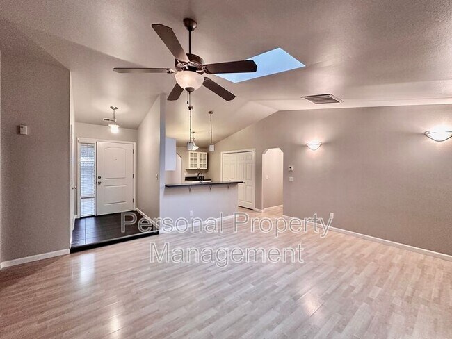 Building Photo - 706 NE 161st Ct