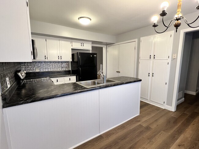 Foto del edificio - 303 E Montcastle Dr