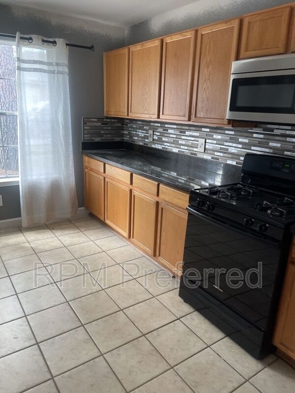Building Photo - 723 N Vista Dr