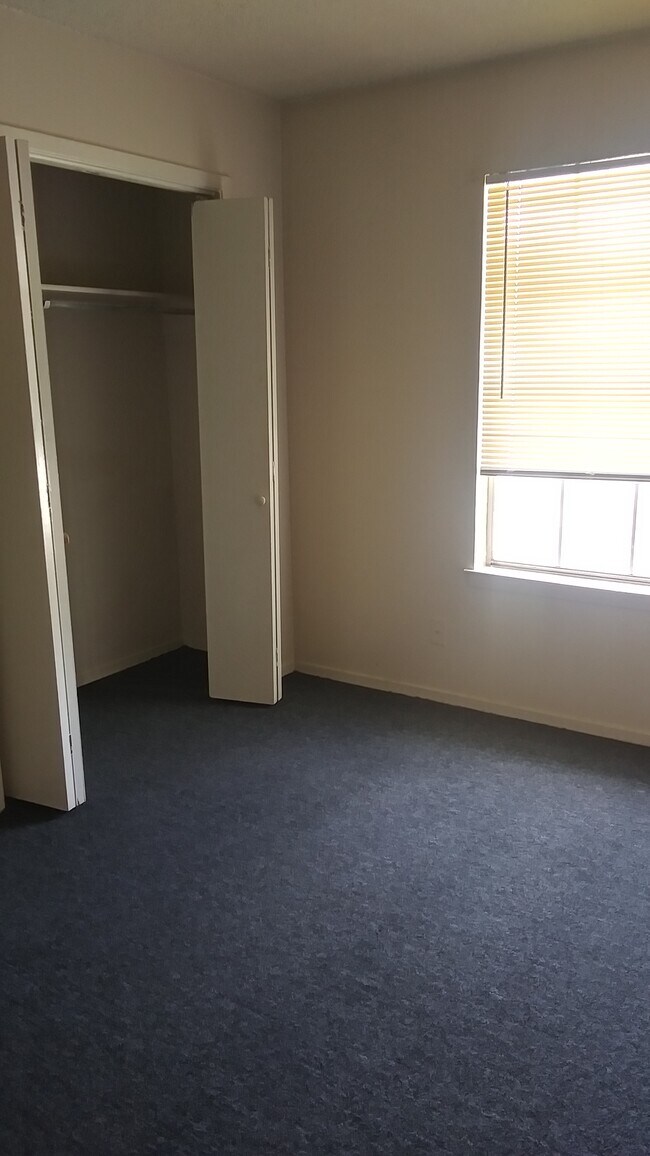 Foto del edificio - 2414 N Willis St