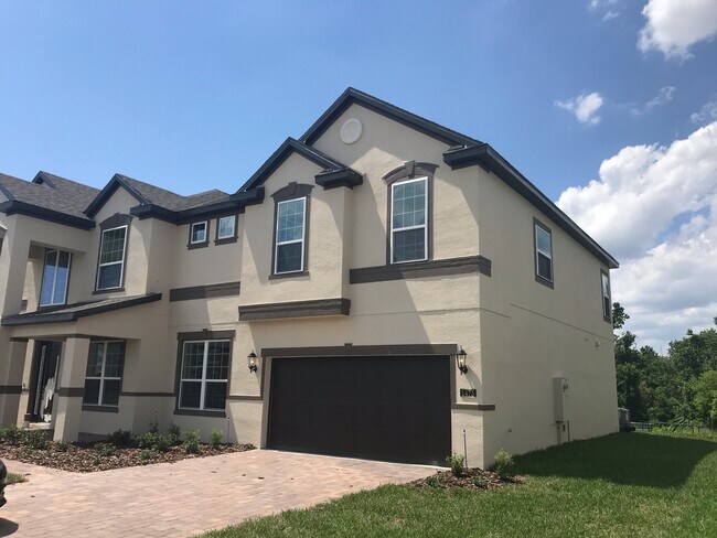 Foto del edificio - 6 bedroom with office downstairs 3 car gar...