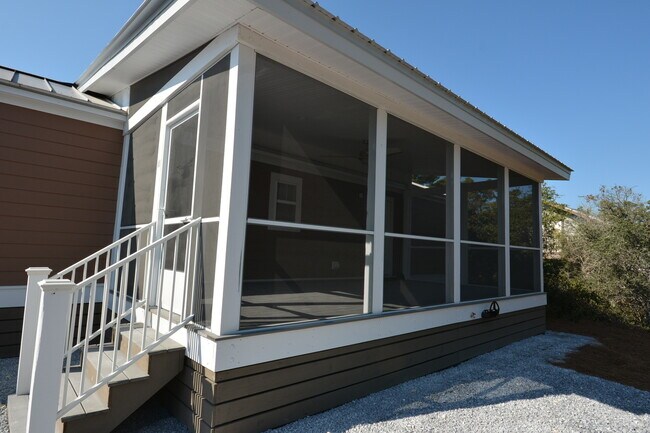 Foto del edificio - AVAILABLE 6/10/26 Adorable 2 bedroom cottage available long term off 30A! Huge screened in porch ...