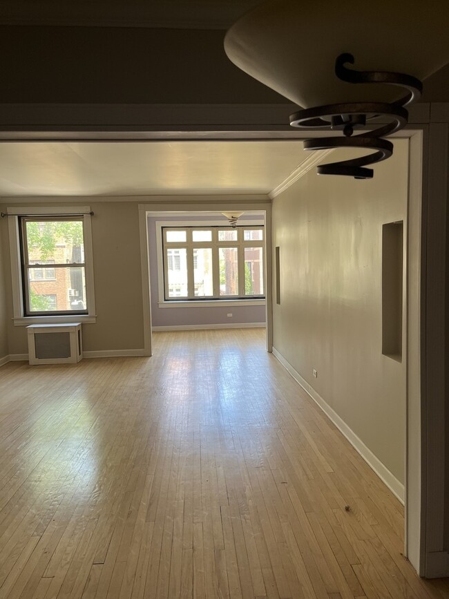 Building Photo - 6806 S Crandon Ave