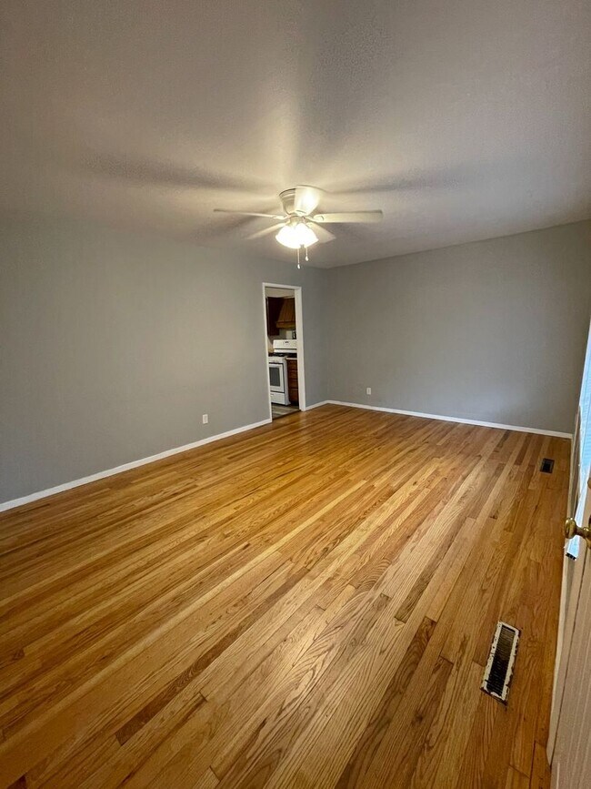 Foto del edificio - Three Bedroom Ranch for Rent in the Haisle...