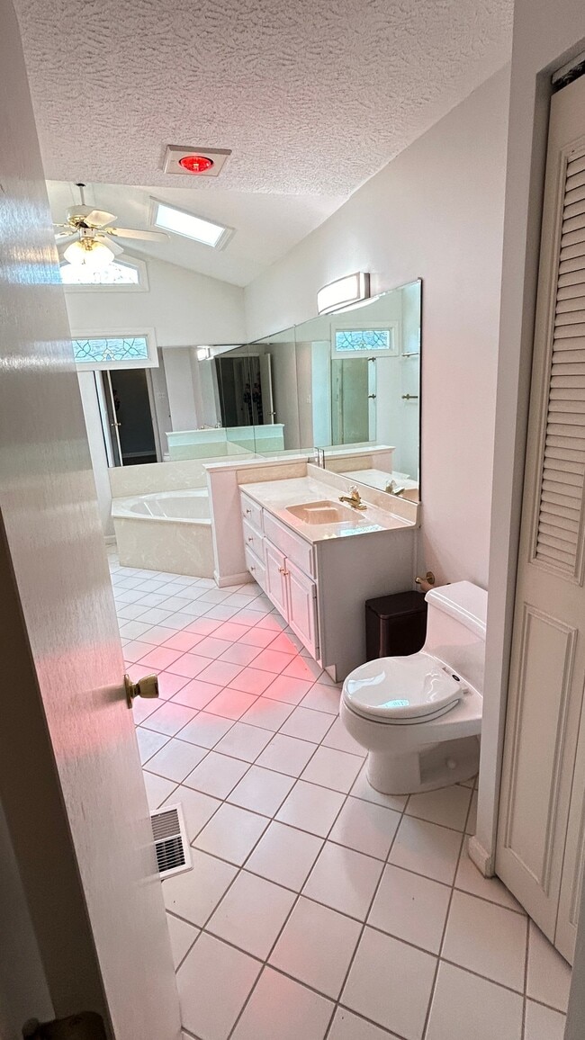 Foto del edificio - 2518 Savannah Rd