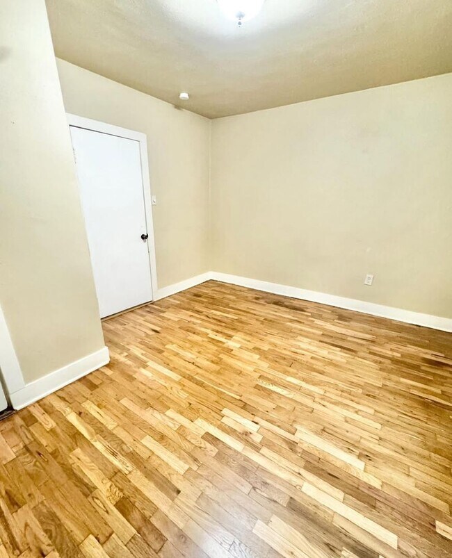 Building Photo - 2415 W Vermijo Ave