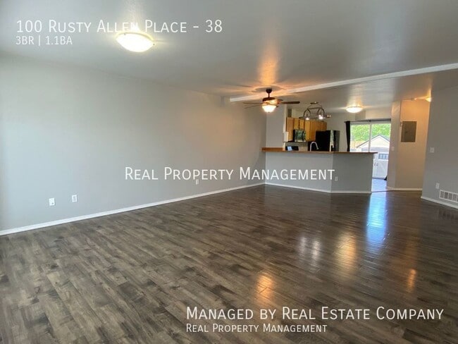 Foto del edificio - 100 Rusty Allen Pl