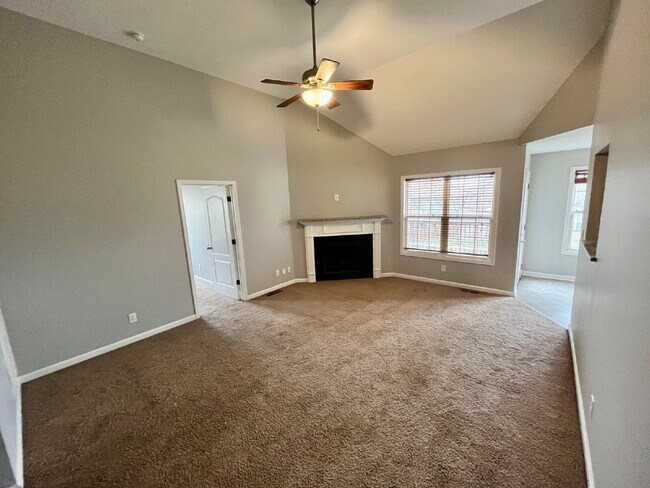 Building Photo - "Charming 3-Bedroom Retreat with 2 Full Baths in Clarksville – Your Spacious 1,480 Sq Ft Haven Aw...