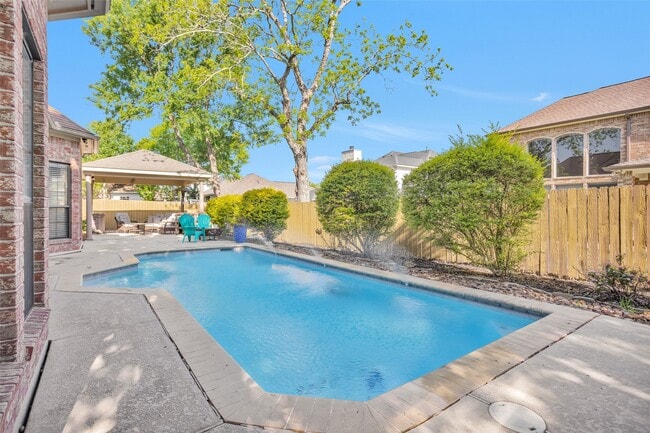 Foto del edificio - 590 Edgewood Dr