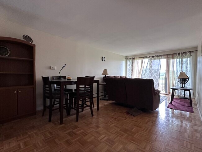 Foto del edificio - 242 N East St