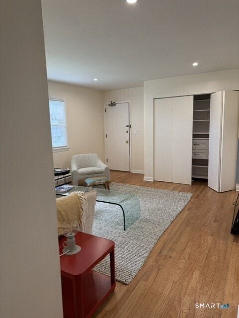 Foto del edificio - 949 Hopmeadow St