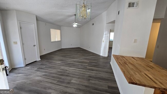 Building Photo - 209 Hillcrest Dr