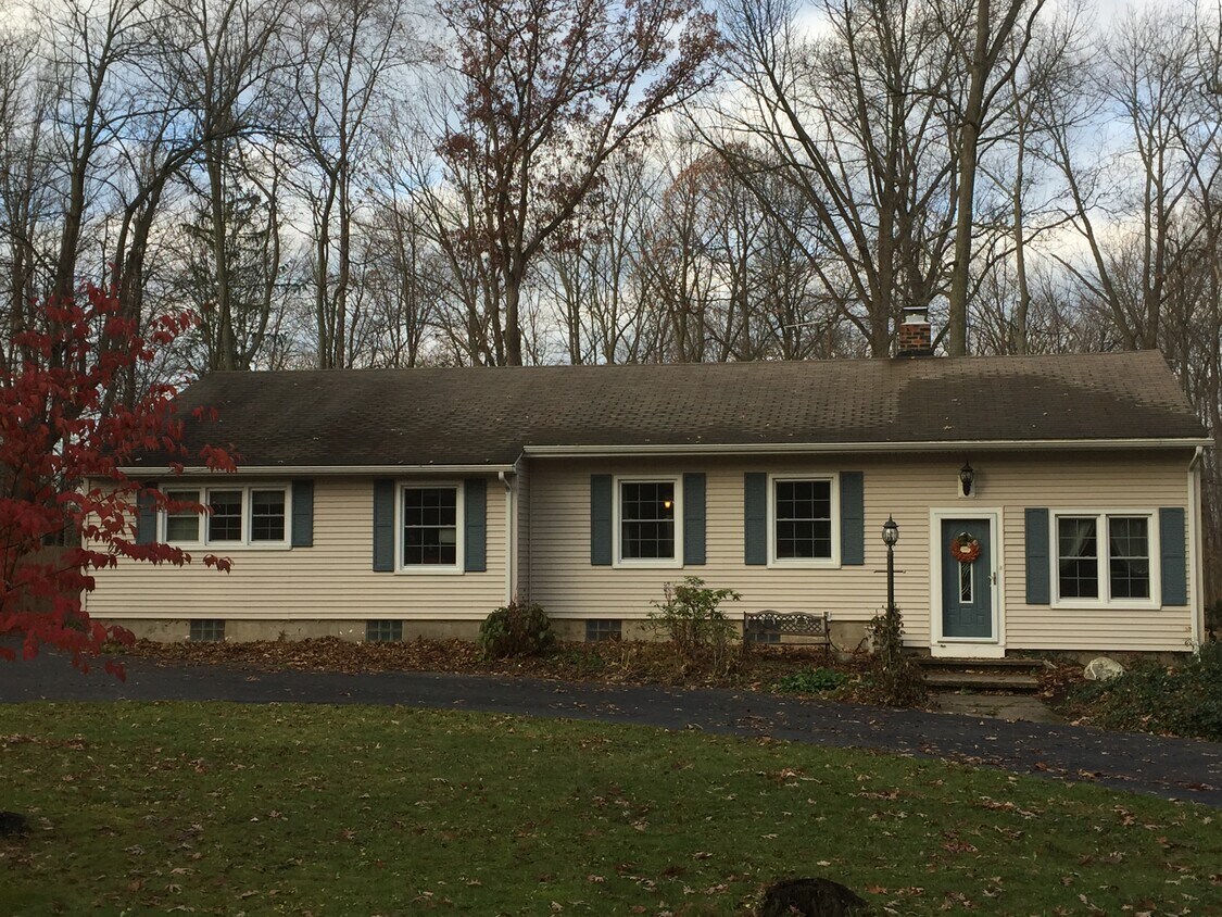 15922 Fernwood Rd, Chagrin Falls, OH 44022 House Rental in Chagrin