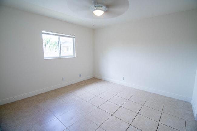 Bedroom - Lee Manor Apartments