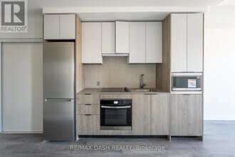 Building Photo - 1007 The Queensway