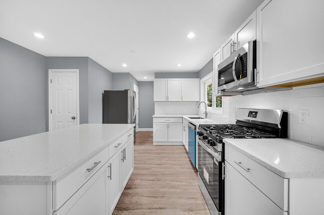 Building Photo - 8011 Monaldi Dr