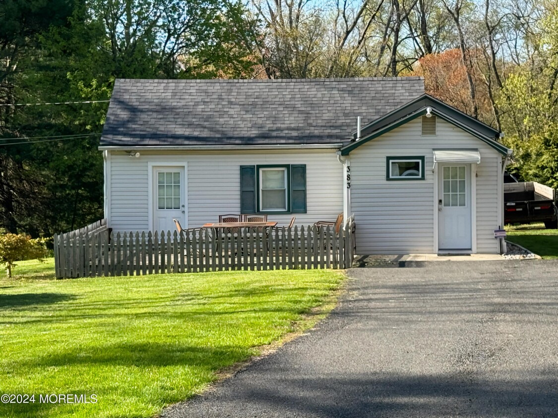 Primary Photo - 383 E Freehold Rd