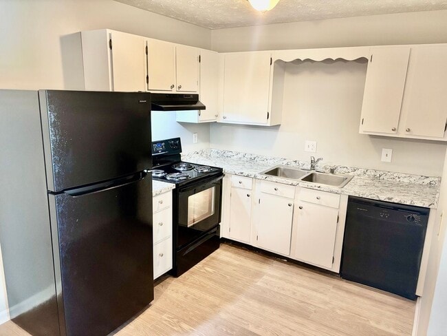 Building Photo - 2 Bedroom Condo off Alumni!