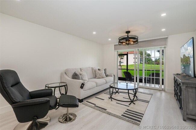 Foto del edificio - 411 S Hollybrook Dr